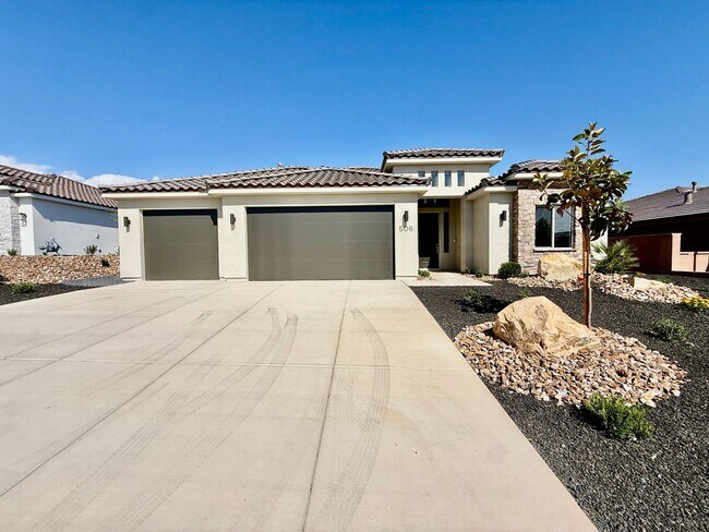 Foto del edificio - Beautiful Pet-Friendly 4-BR Home in Sunbrook Community