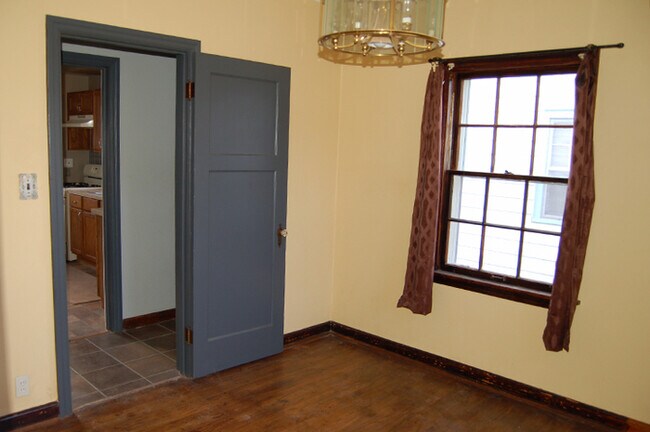 Building Photo - 2821 W Villard Ave