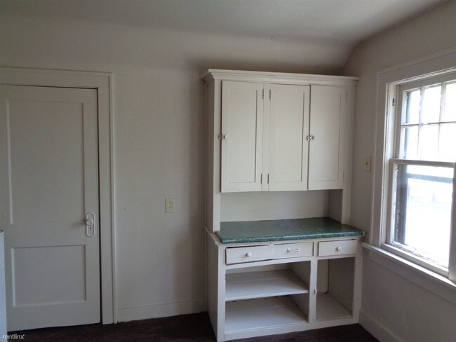 Building Photo - 1 br, 1 bath  - 937 Emerald St Apt 2