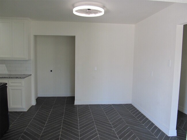 Foto del edificio - 1213 Trimm Ave