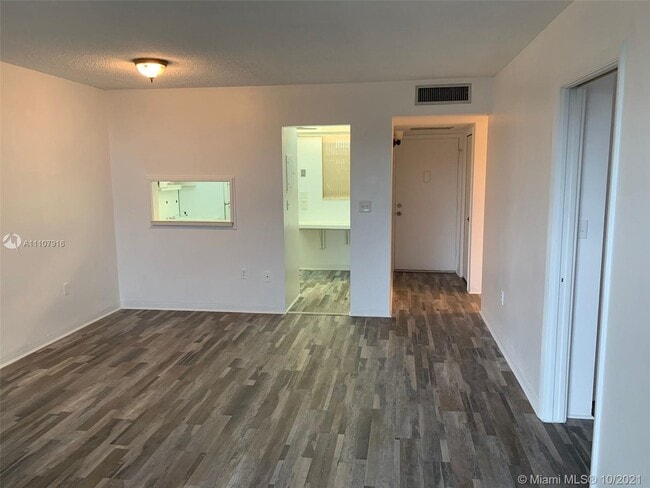 Building Photo - 2980 Point E Dr