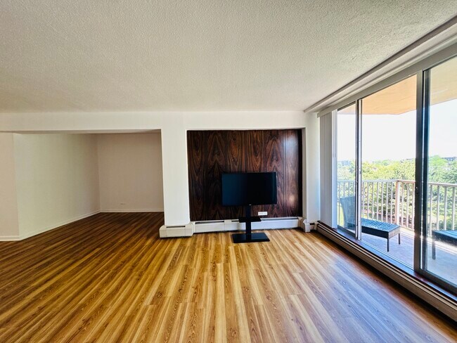 Foto del edificio - 2211 S Stewart Ave