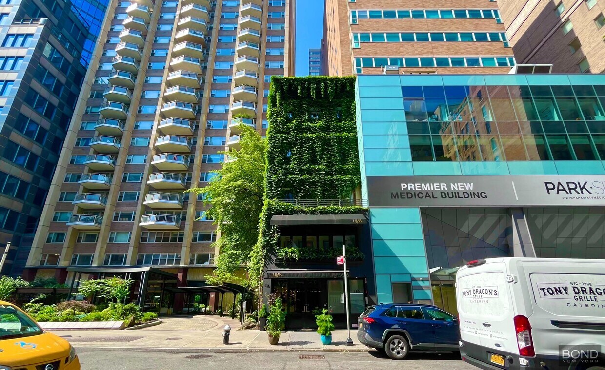 Foto principal - 116 E 60th St
