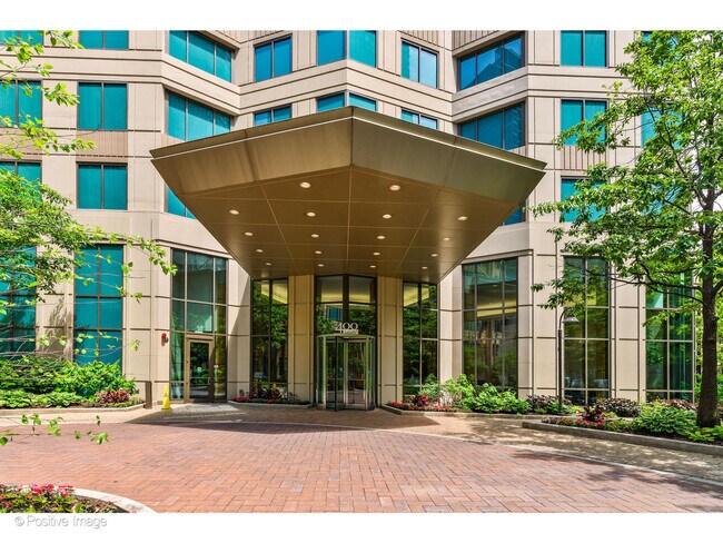 Building Photo - 400 S La Salle