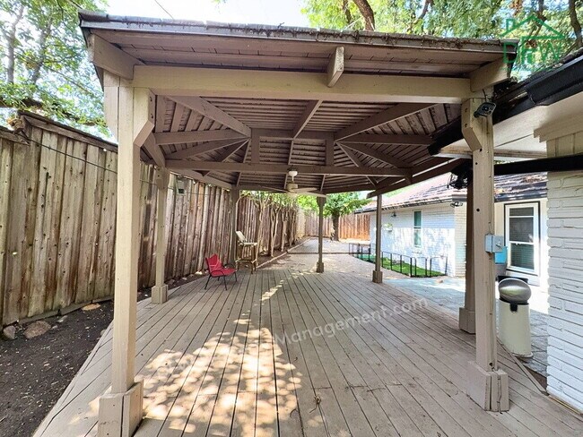 Photo - 4 Bed / 2.5 Bath on a Cul-de-Sac - 2-Car Garage & Spacious Fenced Backyard Apartment