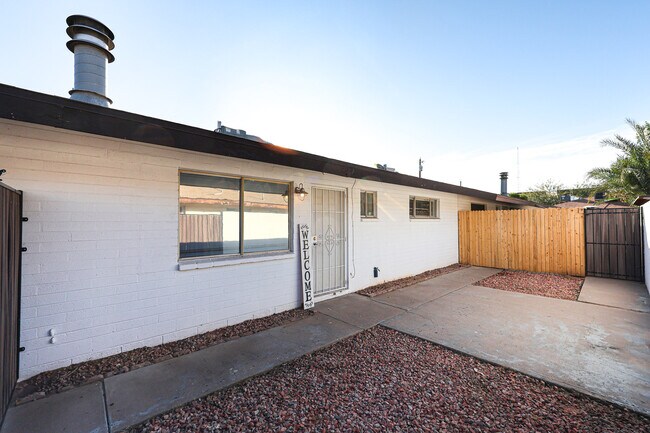 Todo este espacio es suyo para que lo use y disfrute. - 3022 N 37th St