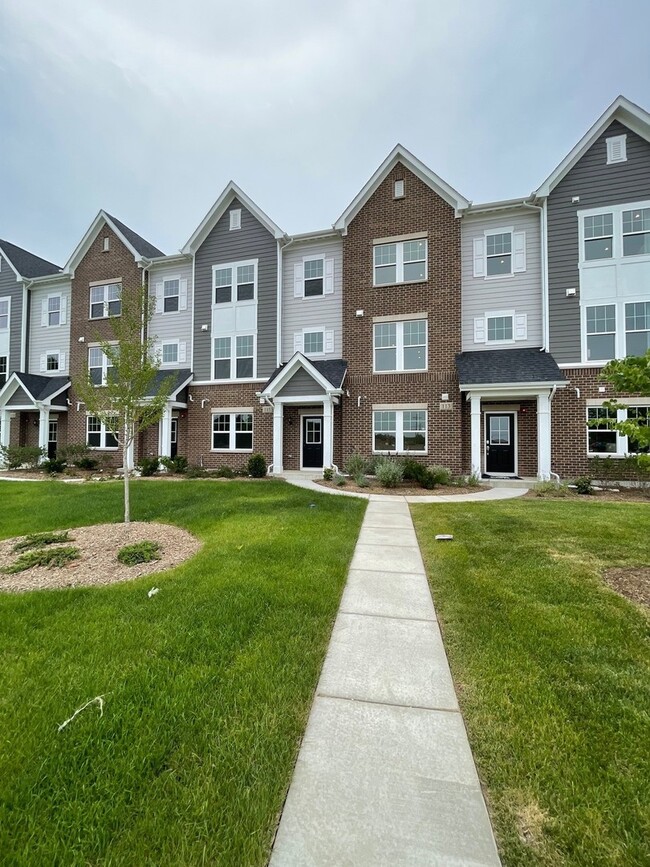 Building Photo - 115 Yorktown Ct