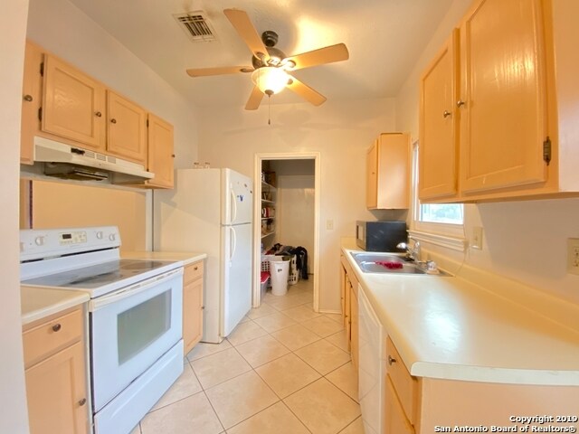 Foto del edificio - 9510 Autumn Grove