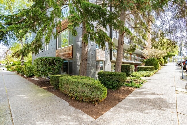 Building Photo - 700 E Mercer