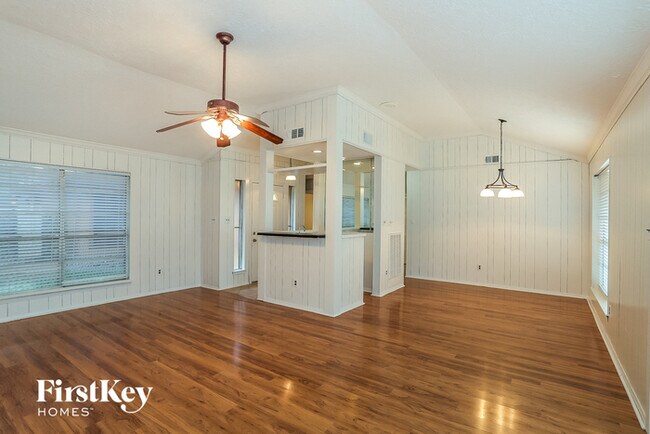 Building Photo - 613 W Castle Harbour Dr