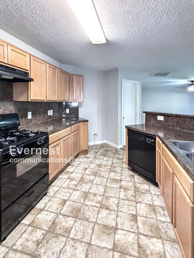 Building Photo - 10618 Kentington Oak Dr