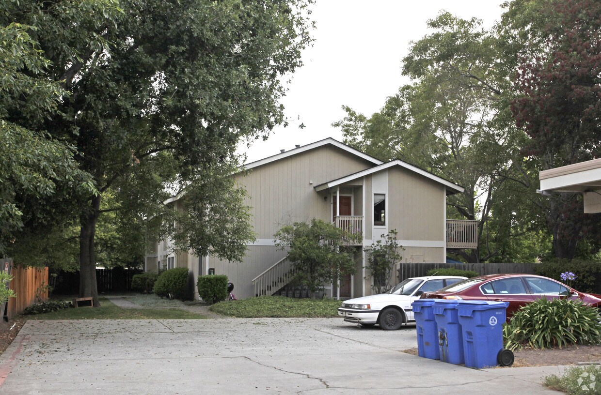 Primary Photo - 335 Gault St
