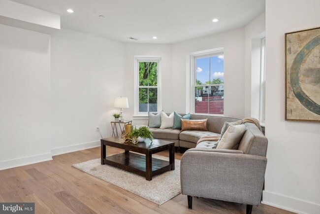 Foto del edificio - 1614 Kilbourne Pl NW
