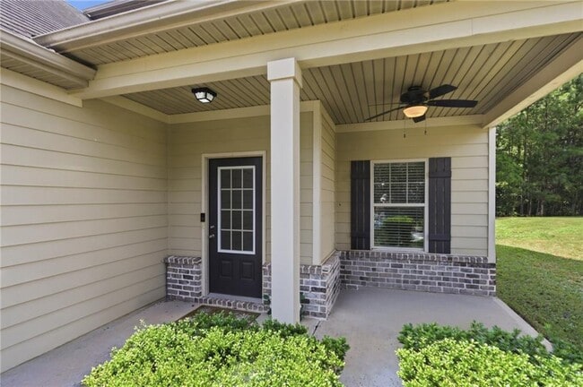 Building Photo - 906 Donington Cir SE