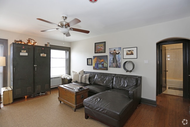 1HAB, 1BA - Sala de estar - 304 W Touhy Ave