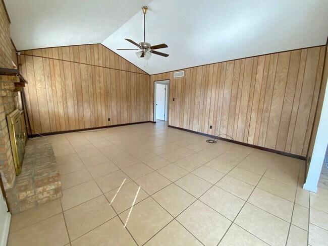 Foto del edificio - Northeast El Paso 3 Bed Refrig A/C