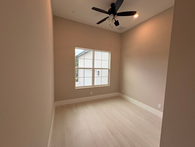 Foto del edificio - 547 Sanctuary Golf Pl