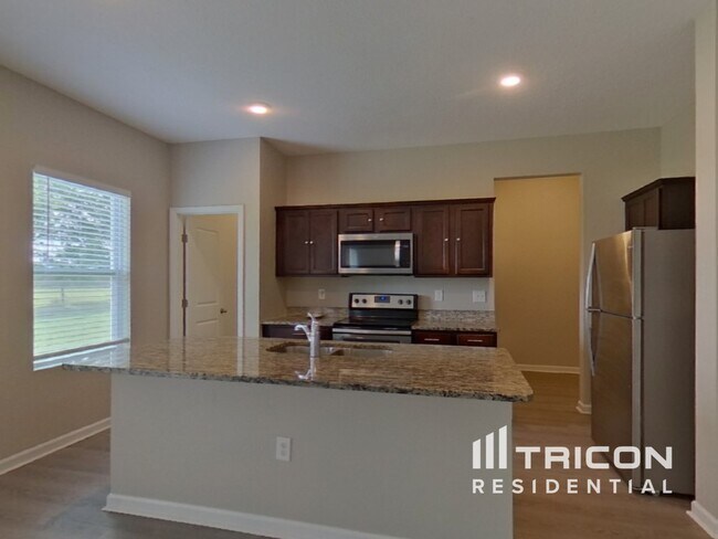 Building Photo - 15619 Merlin Avenue Mascotte FL