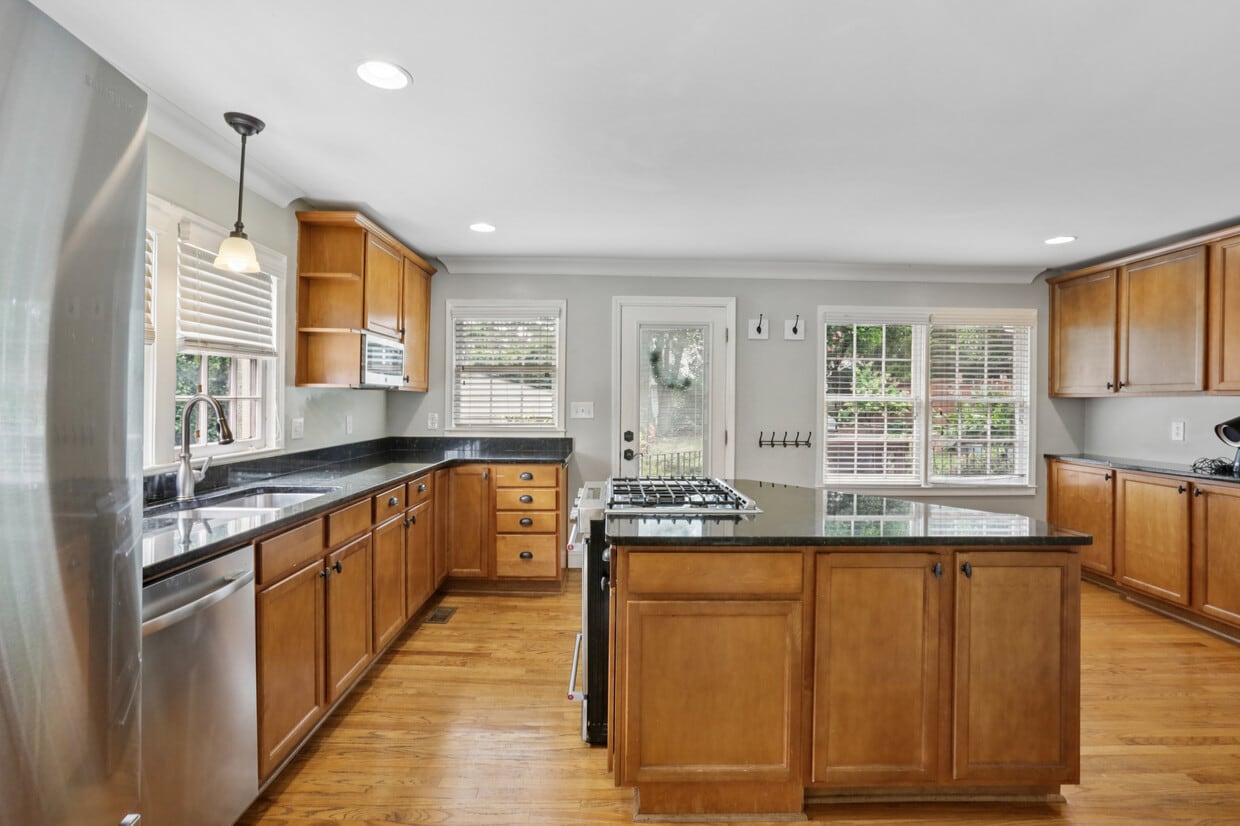 Large kitchen, tons of natural light and storage. - 781 Rosedale Ave SE (Atlanta, GA)