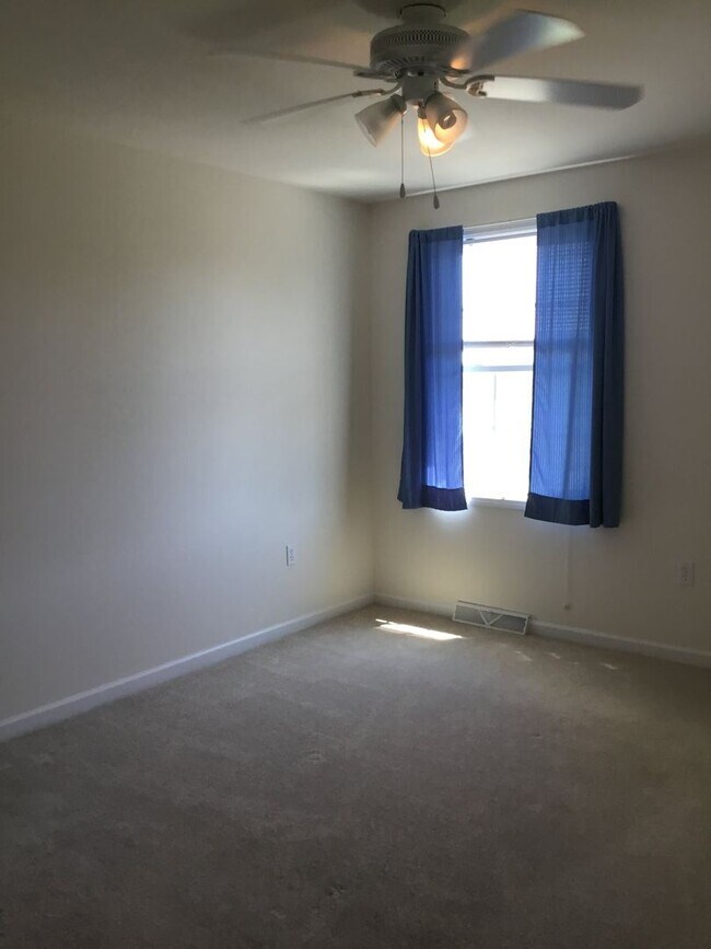Foto del edificio - 2309 Ridge Rd