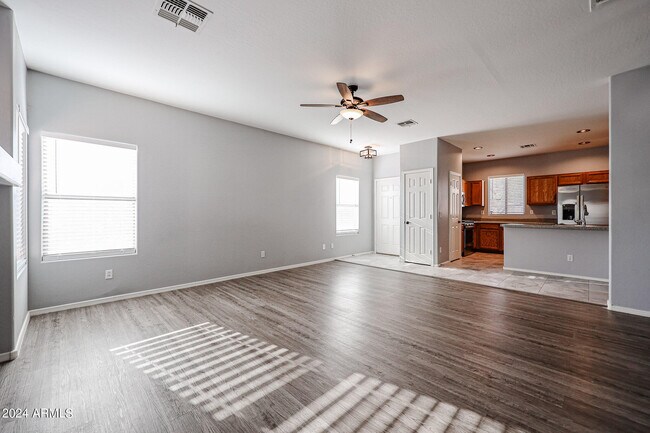 Foto del edificio - 15301 N 138th Ln