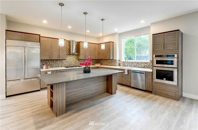 Foto del edificio - Newly Built Contemporary 5br Home on Spaci...