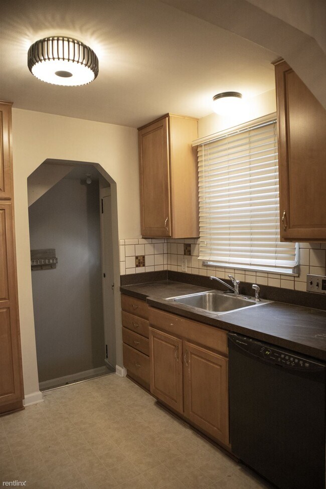 Foto del edificio - 3 br, 1 bath House - 912 North Edison Avenue