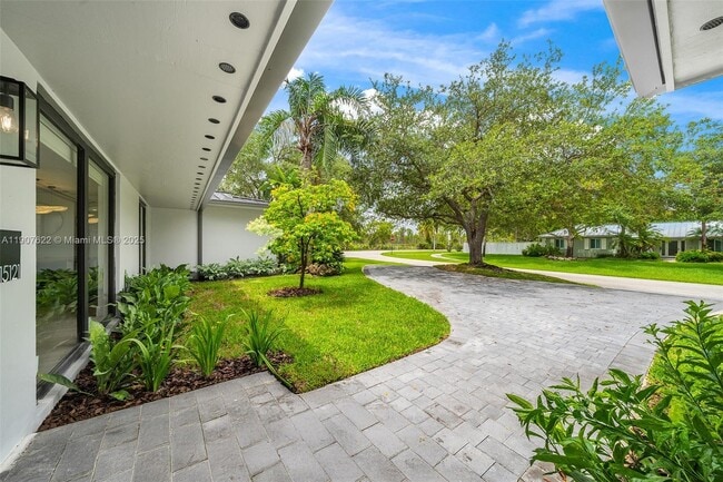 Foto del edificio - 15121 SW 69th Ct