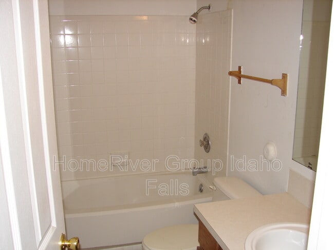 Building Photo - 2105 Meppen Dr