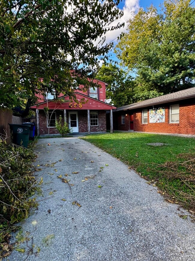 Building Photo - 555 N Limestone