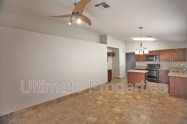 Foto del edificio - 15738 W Elm St
