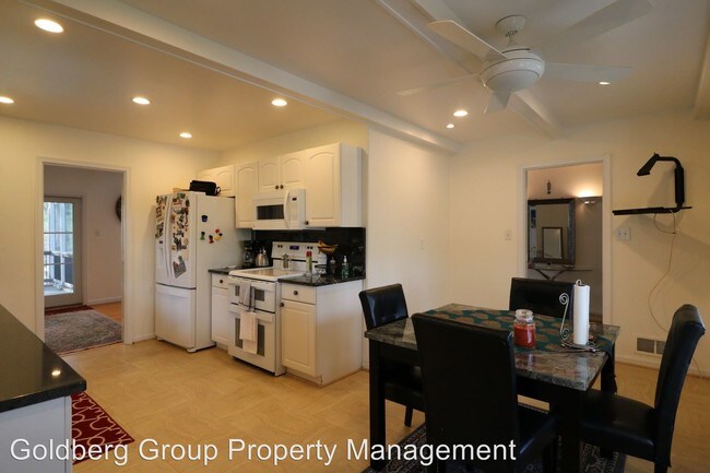 Building Photo - 5 br, 4 bath House - 1397 Canterbury Way