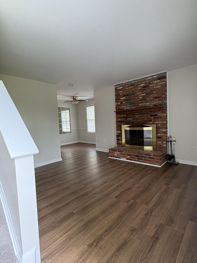 Foto del edificio - 4305 Pleasant Valley Rd