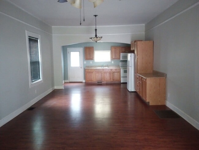 Building Photo - 296 Werts St