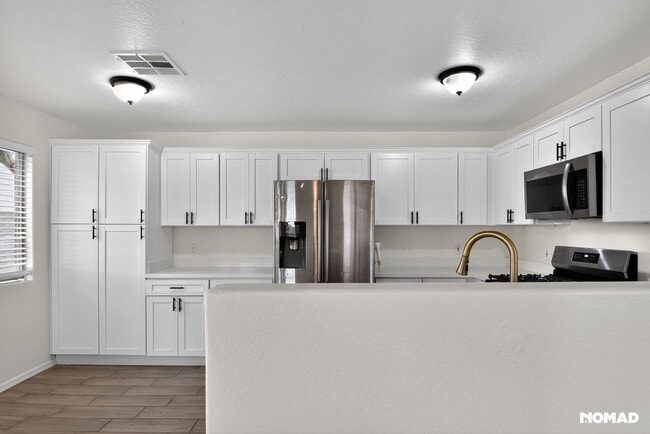 Foto del edificio - 7118 N 77th Dr