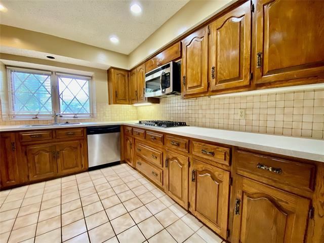 Building Photo - 223 Woodcrest Dr