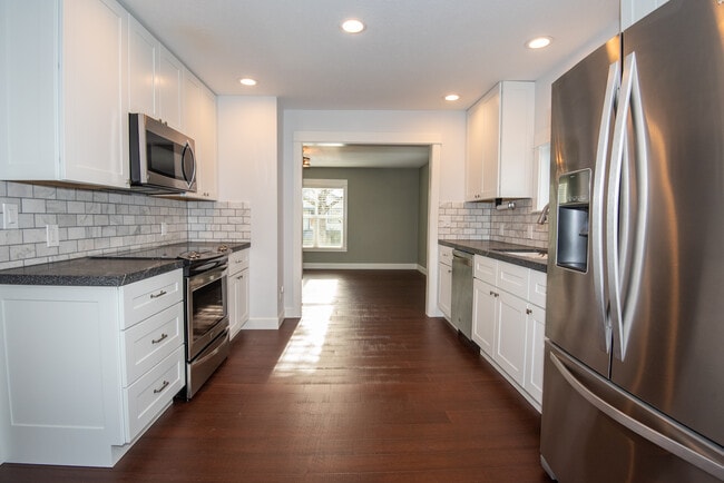 kitchen - 7323 N Syracuse St