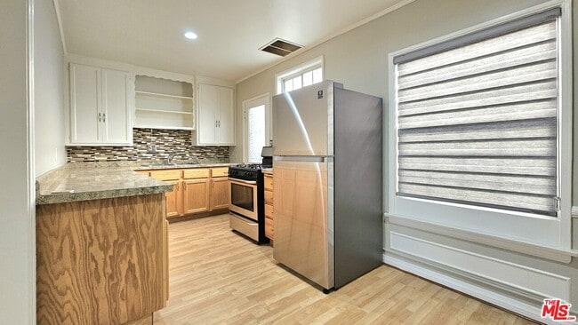 Building Photo - 1022 S Norton Ave