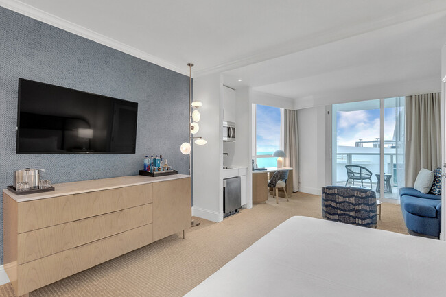 Building Photo - 4401 Collins Ave