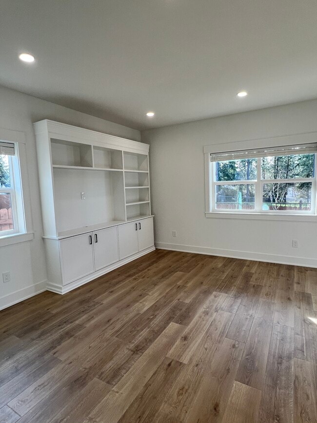 Living Room - 615 N Grant St