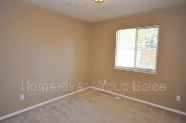Building Photo - 16870 N Barrymore Dr