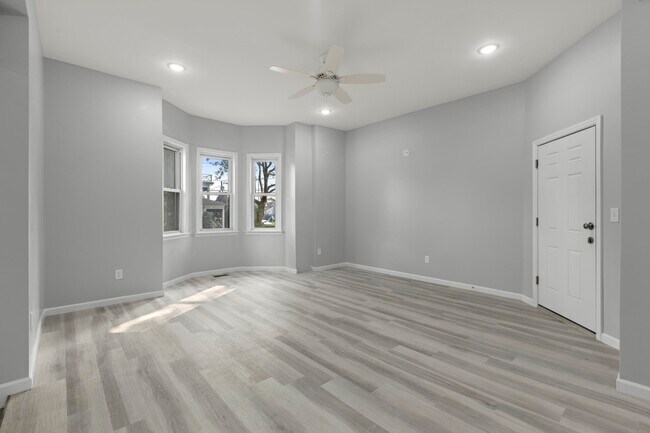Foto del edificio - 606-606 Belgrove Dr