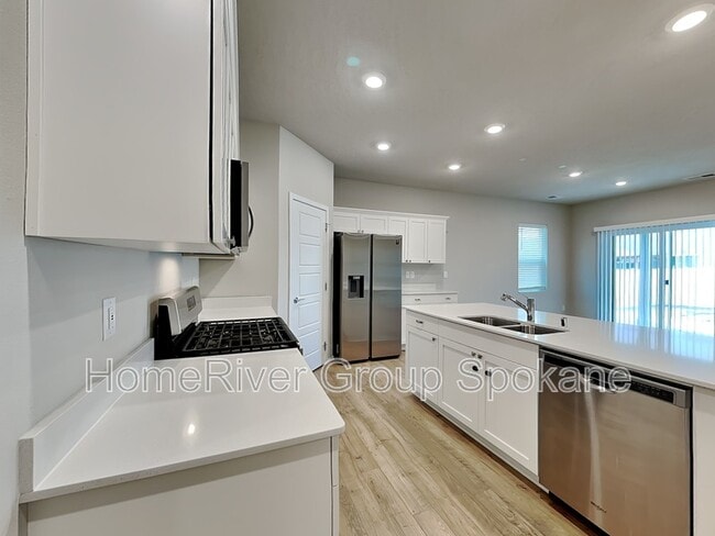 Building Photo - 5820 W Yorktown Ln