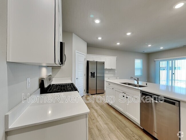 Building Photo - 5820 W Yorktown Ln