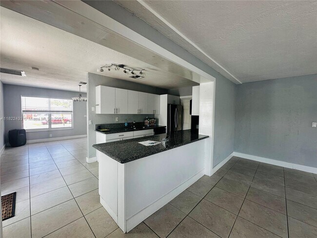 Foto del edificio - 800 N 69th Ave