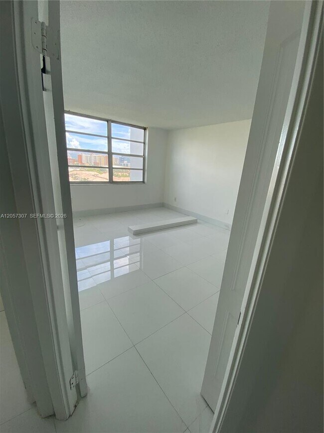Foto del edificio - 2780 NE 183rd St