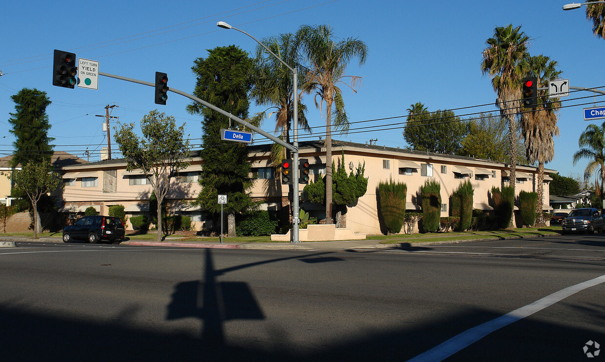Foto principal - 11121 Chapman Ave