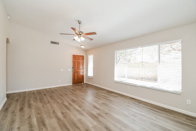 Building Photo - 5523 E Fairfield St