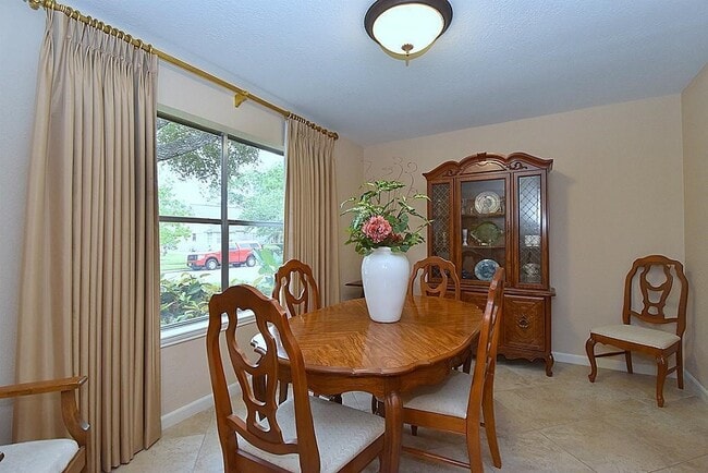 Building Photo - 1126 Western Springs Dr