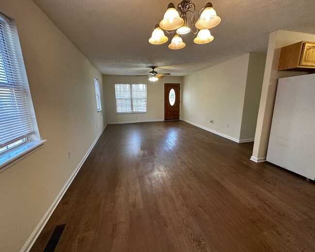 Foto del edificio - Leasing for Immediate Move-In!